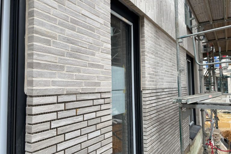Fassade die teils verfugt wurden ist