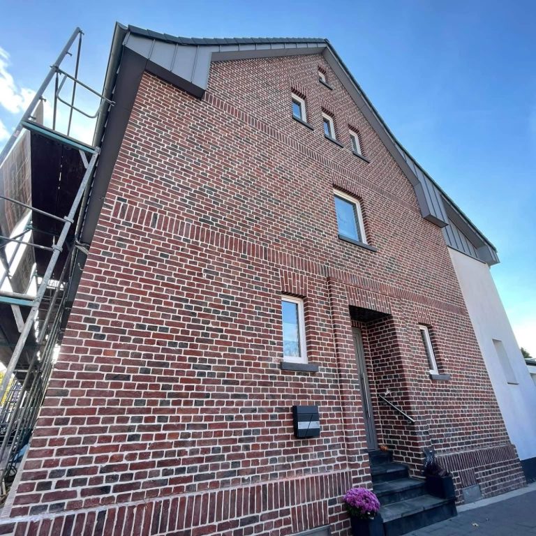 Fassade mit neue Kalkmörtel Verfugung